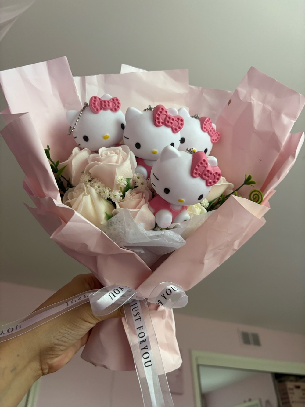 Hello kitty rose flower bouquet